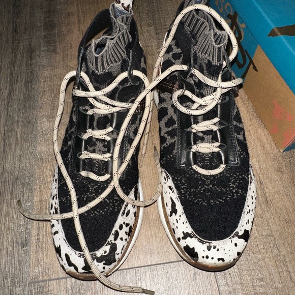 OTBT Sneakers - Picture 5 of 5